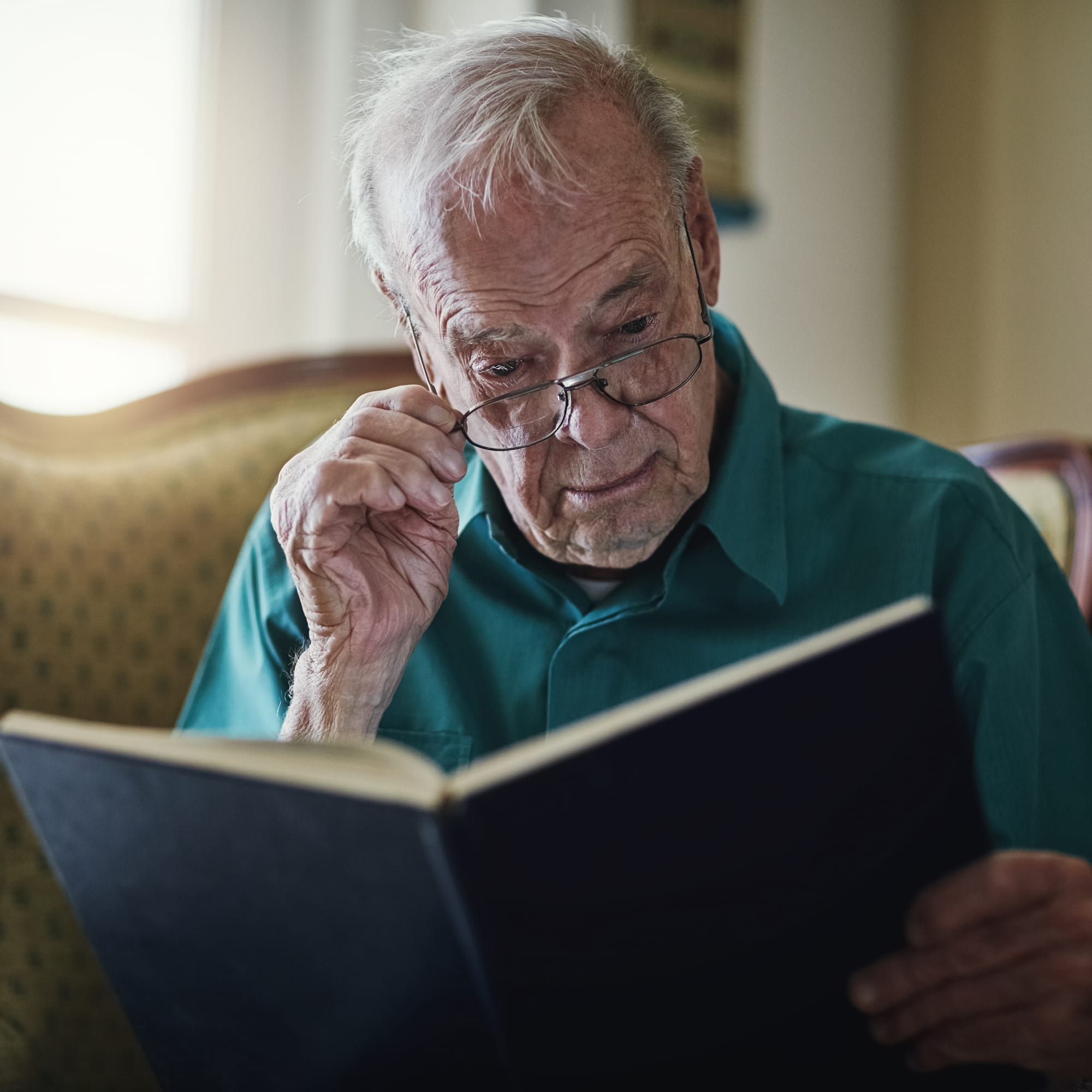 Resident reading at Cottonwood